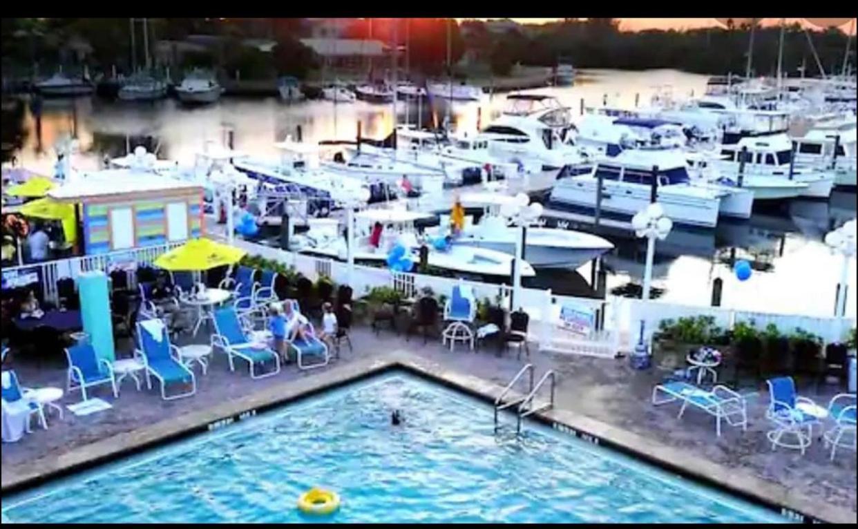 Remodeled, Huge Pool, Tiki Bar&Grill, Quiet Room Sarasota Exterior foto