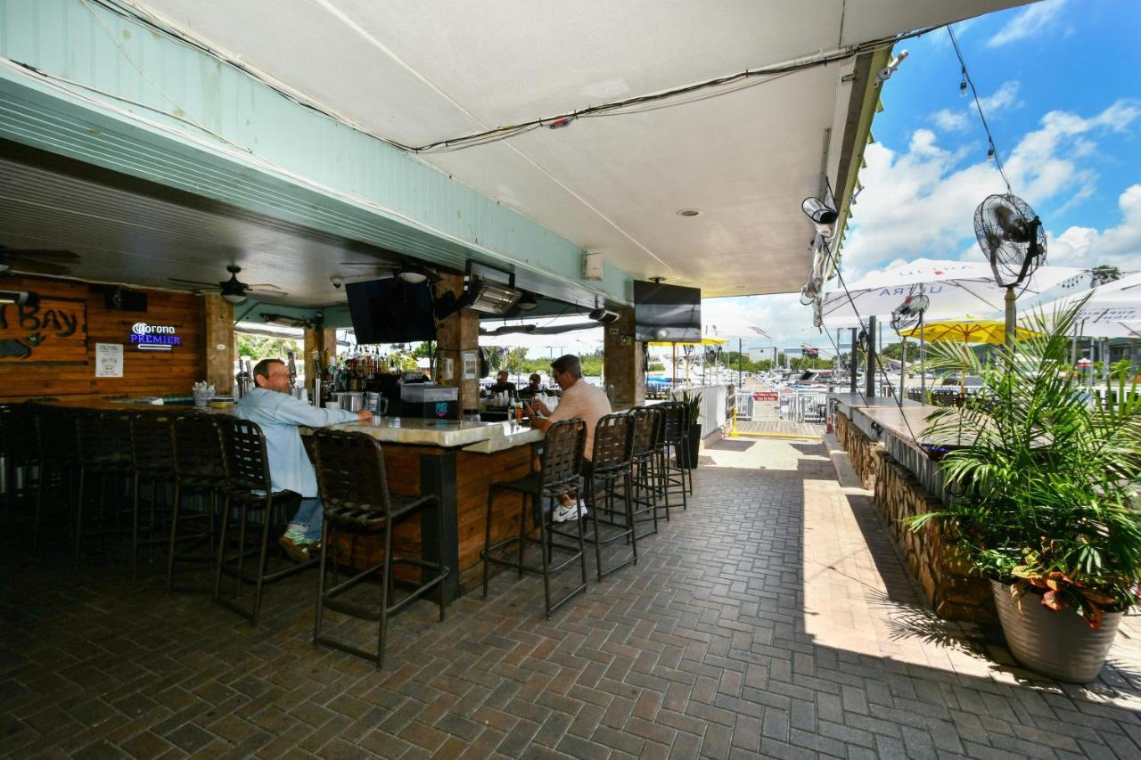 Remodeled, Huge Pool, Tiki Bar&Grill, Quiet Room Sarasota Exterior foto