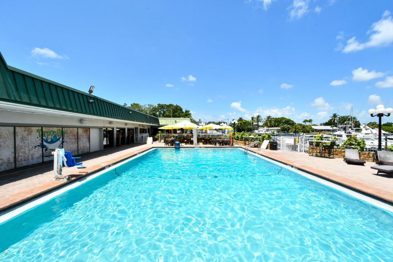 Remodeled, Huge Pool, Tiki Bar&Grill, Quiet Room Sarasota Exterior foto