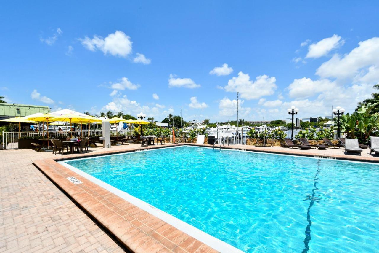 Remodeled, Huge Pool, Tiki Bar&Grill, Quiet Room Sarasota Exterior foto