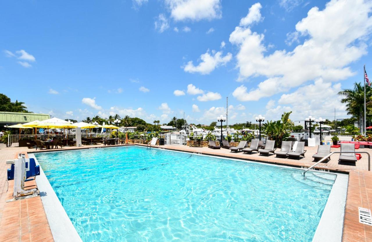 Remodeled, Huge Pool, Tiki Bar&Grill, Quiet Room Sarasota Exterior foto